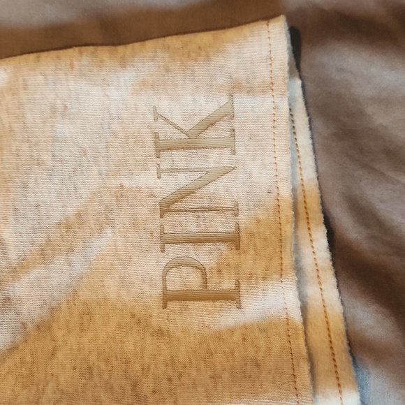 New with tags, Pink relaxed sweat shorts, cream colored, size xxl - Picture 2 of 9